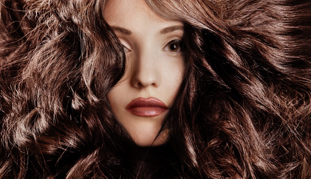 女性の髪がボリュームダウンする原因とボリュームアップさせるヘアケア方法 チャップアップラボ 薄毛に悩む方に